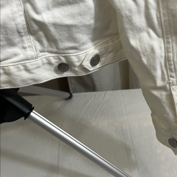 Time and Tru Women's Bright White Denim Jacket - Picture 3 of 6